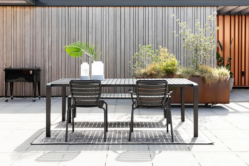 Gartensessel Vondel im 2er-Set, Schwarz aus Aluminium von Zuiver