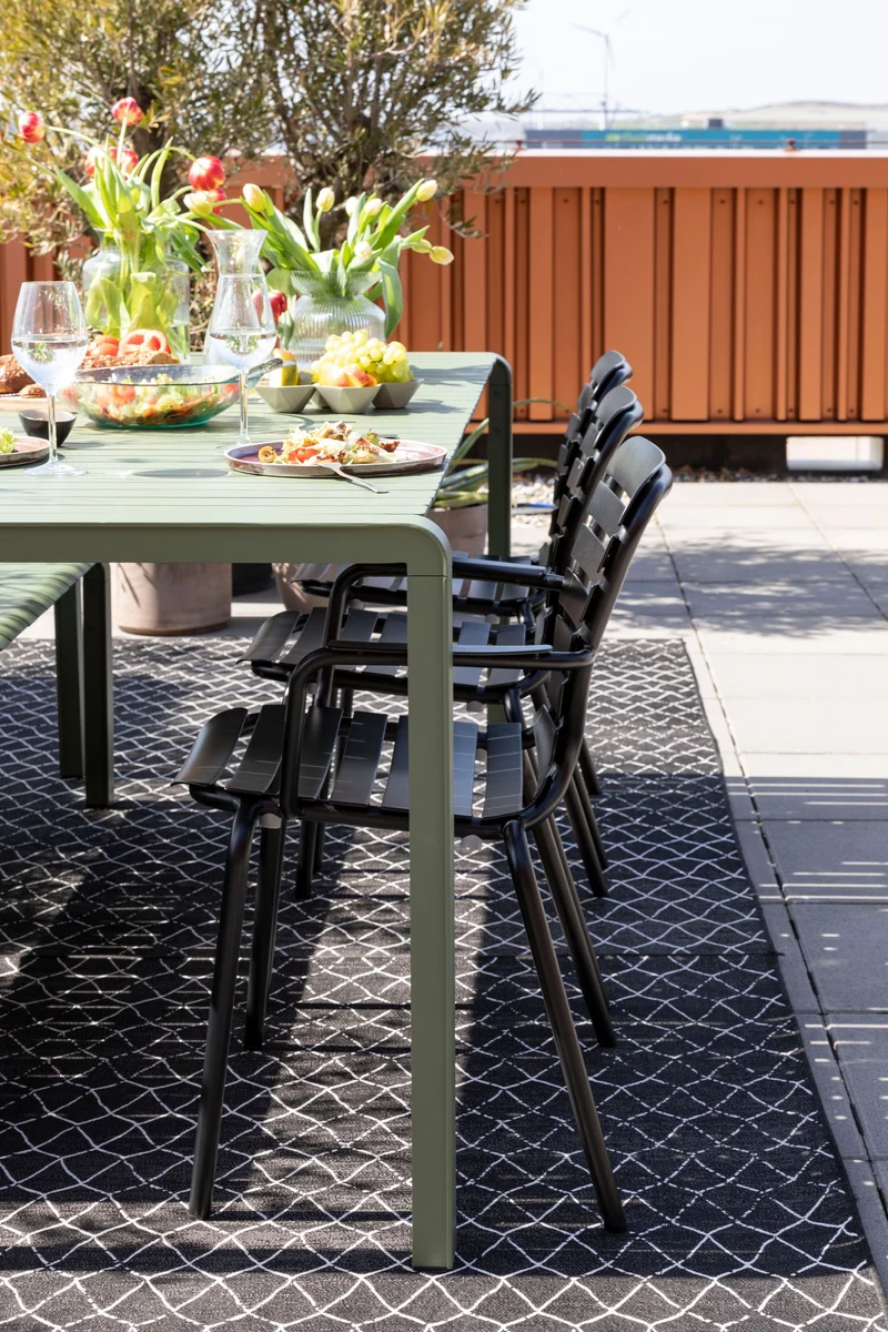 Gartensessel Vondel im 2er-Set, Schwarz aus Aluminium von Zuiver