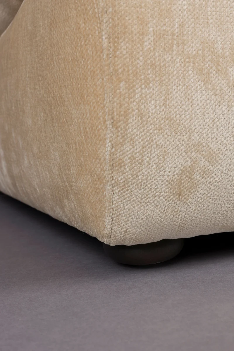 Loungesessel Radley Beige mit Veloursbezug, Holzbeinen von Dutchbone