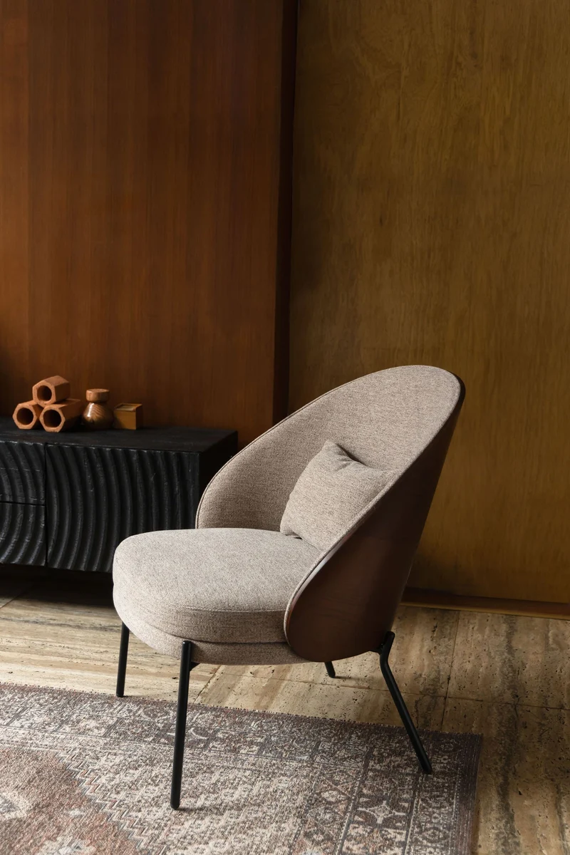 Loungesessel Rodin Beige mit Eschenholz-Gestell im Retro-Design