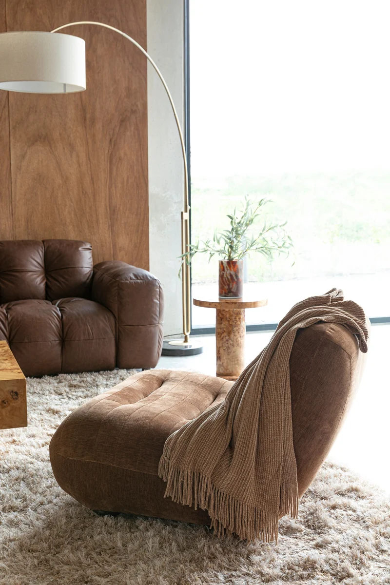 Loungesessel Wyatt Cognac mit Veloursbezug im Boho-Chic von Dutchbone