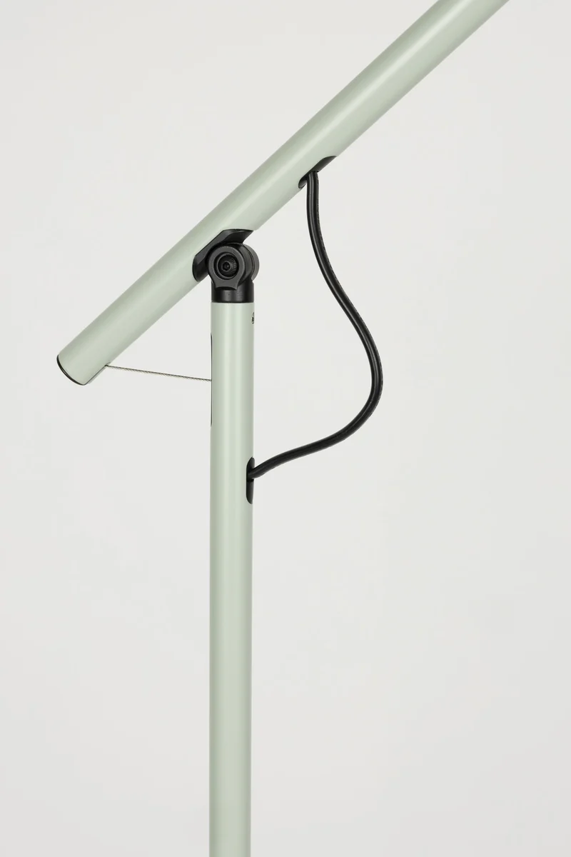 Stehlampe Aero in Grün, höhenverstellbar mit Gestell aus Metall