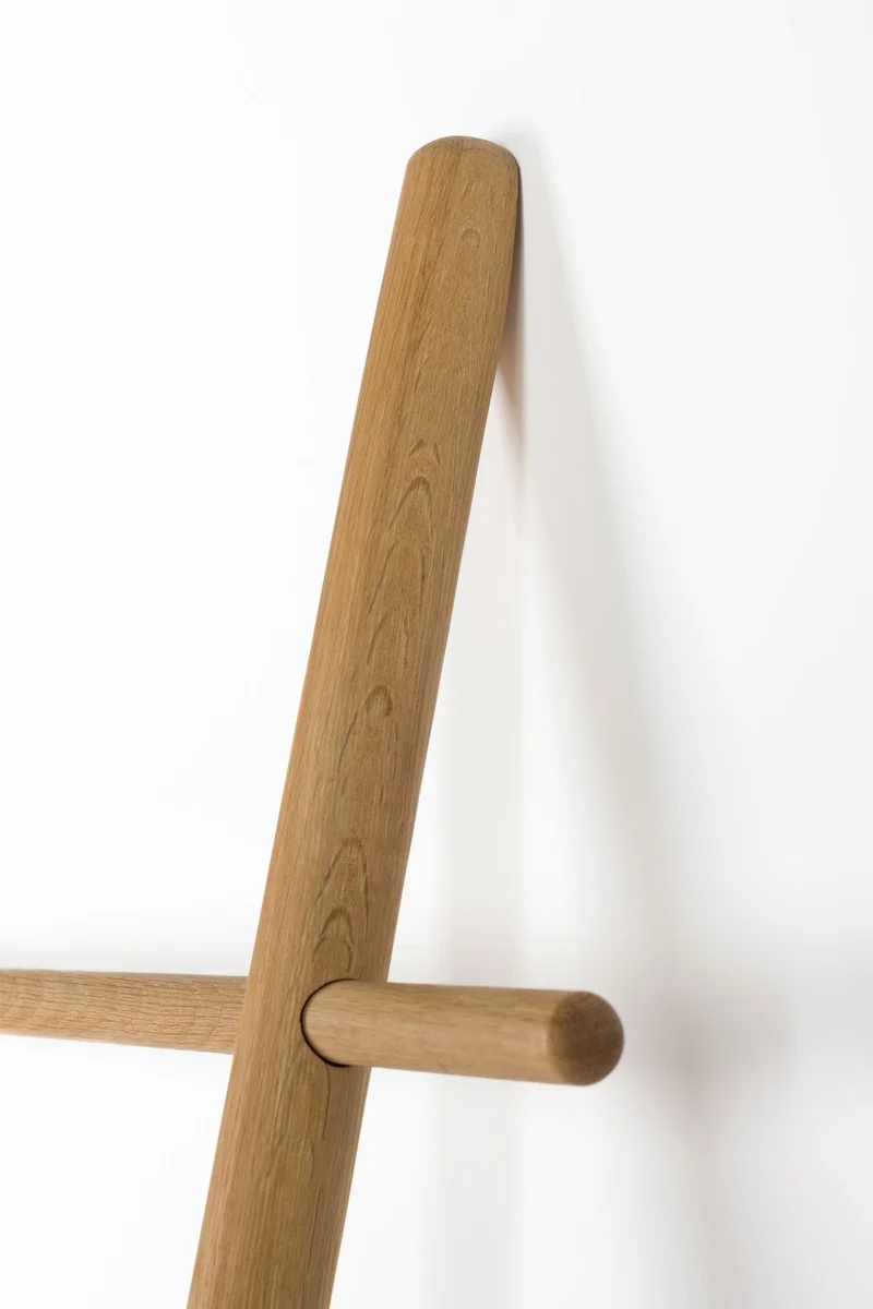 Dekoleiter Jhon aus Eichenholz, Natur, 156,5 cm für Wohnzimmer & Flur