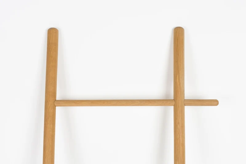 Dekoleiter Jhon aus Eichenholz, Natur, 156,5 cm für Wohnzimmer & Flur