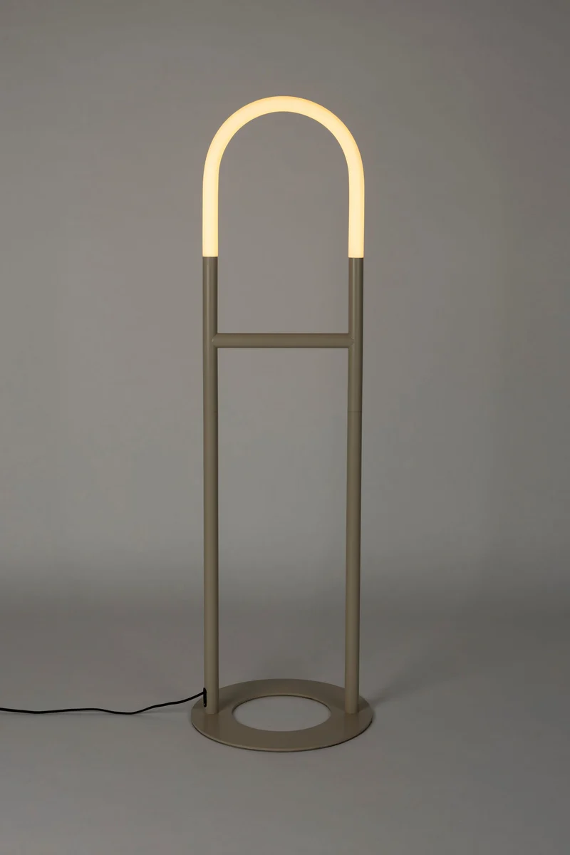 Stehlampe Arch Zuiver in Beige mit Acrylglas-Schirm und Eisengestell