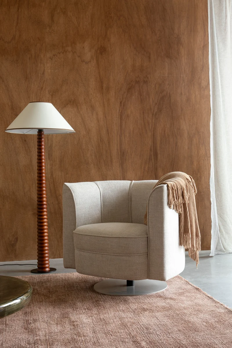 Loungesessel Flower Beige mit drehbarem Gestell im Boho-Retro-Stil