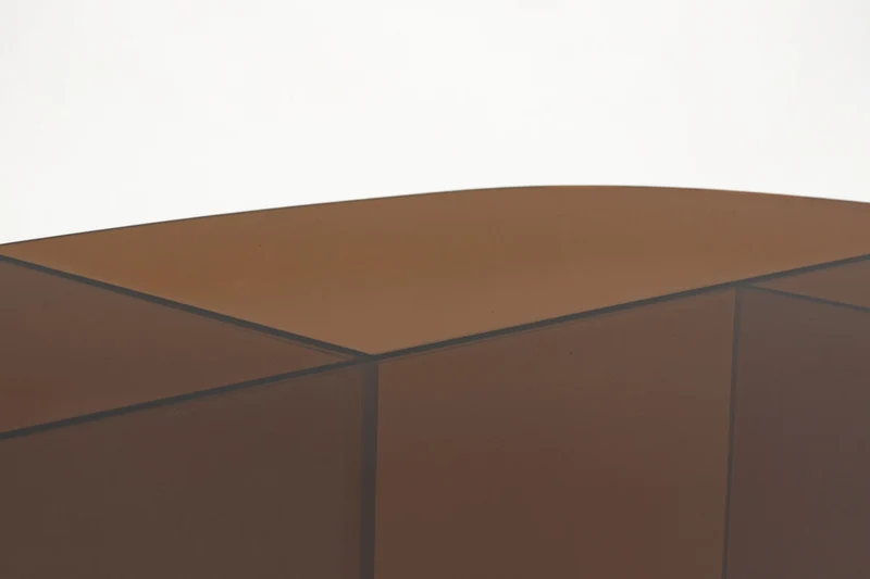 Couchtisch Linea Brown aus Glas mit ovaler Tischplatte von Zuiver