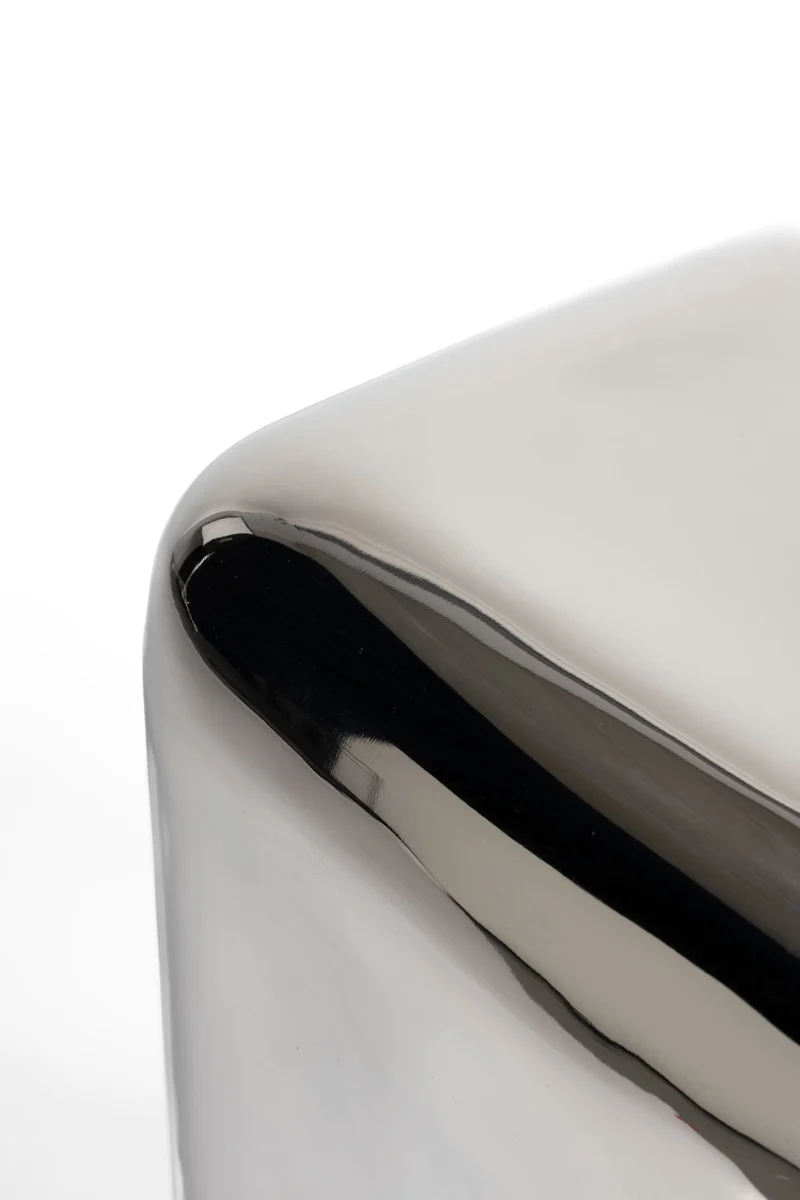 Hocker Creek Chrome in Silber, Beistelltisch aus Eisen mit Ablage
