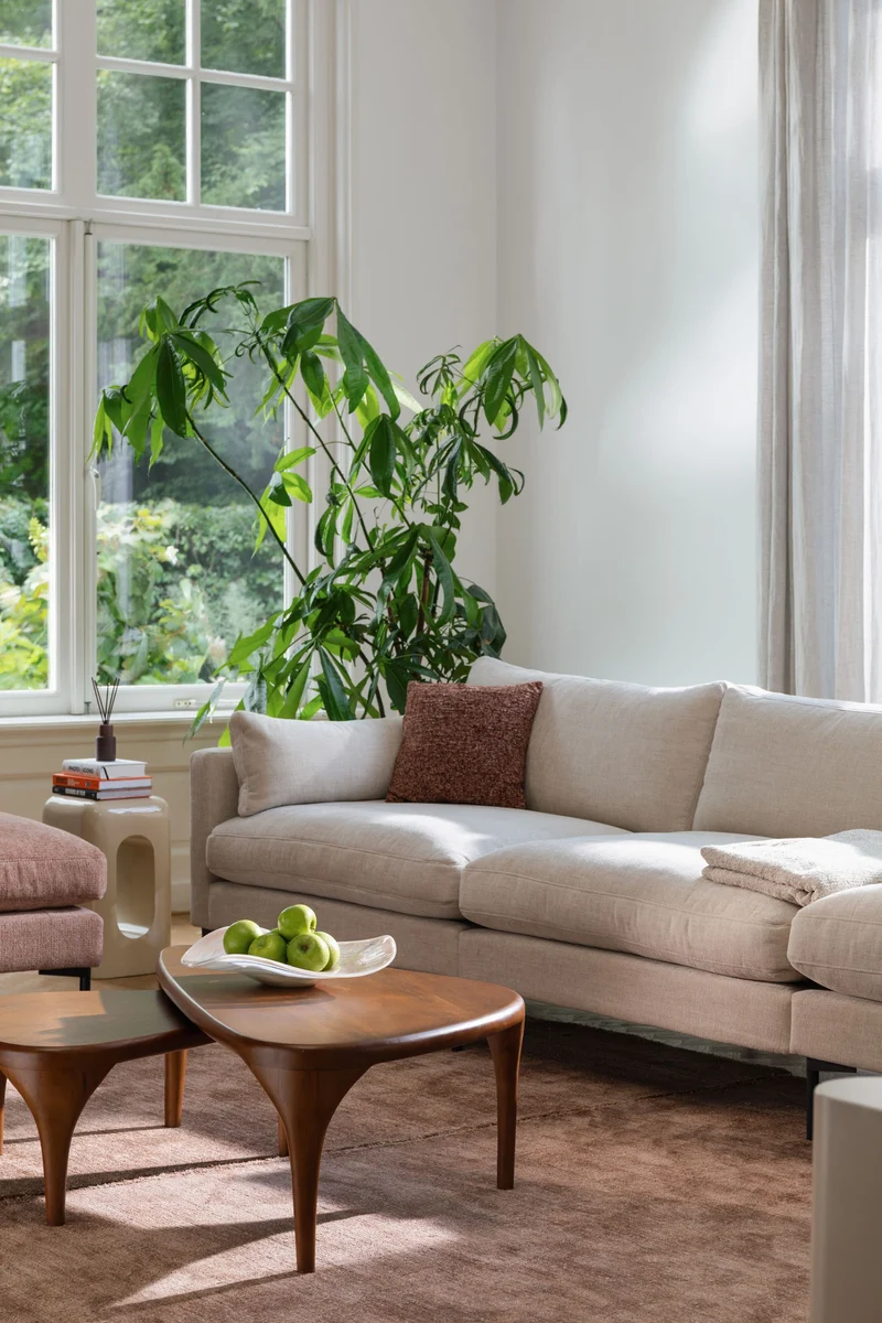 Tablett Maria von Zuiver aus Glas, Off-White mit Blush-Effekt