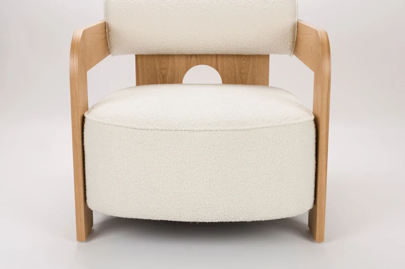 Loungesessel Oolong Beige mit Bouclé-Bezug und Eschenholz-Gestell