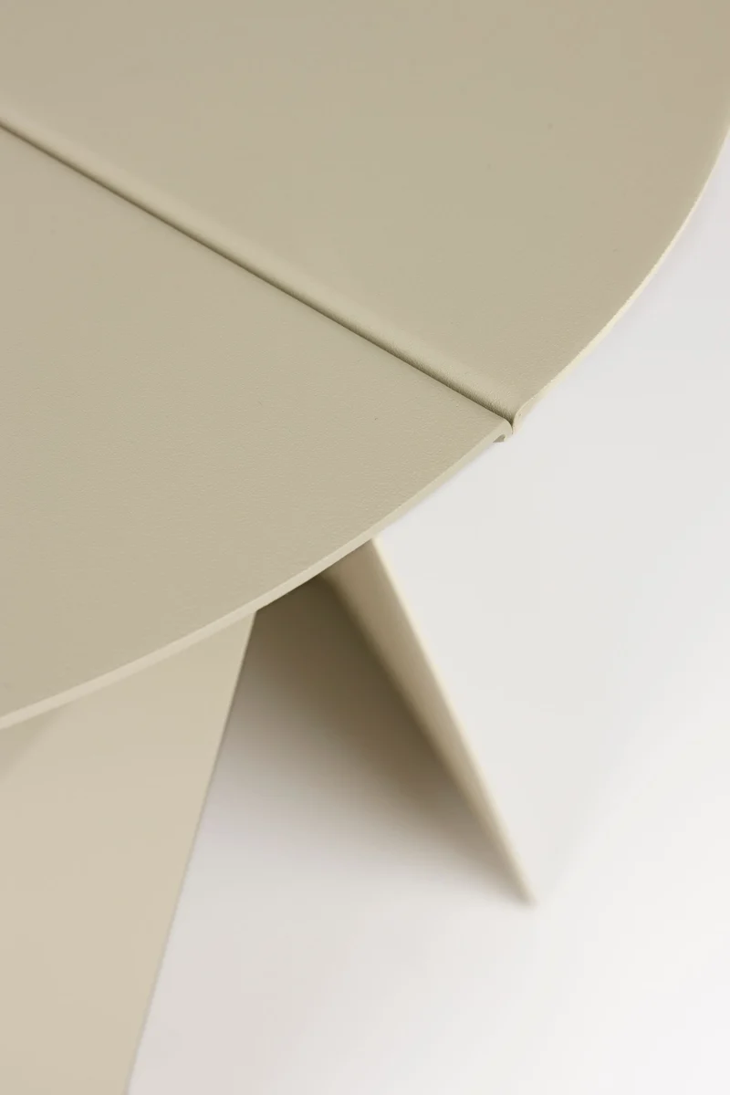 Beistelltisch Foldy Zuiver Beige aus Metall mit Origami-Design