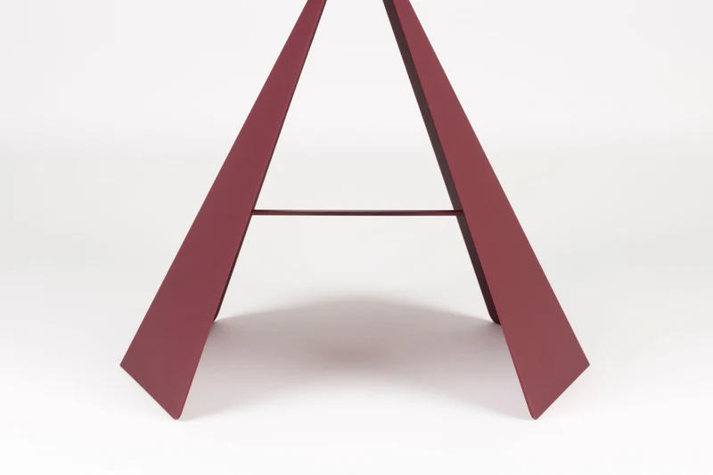 Beistelltisch Foldy Zuiver in Marsala-Rot mit Origami-Design aus Stahl