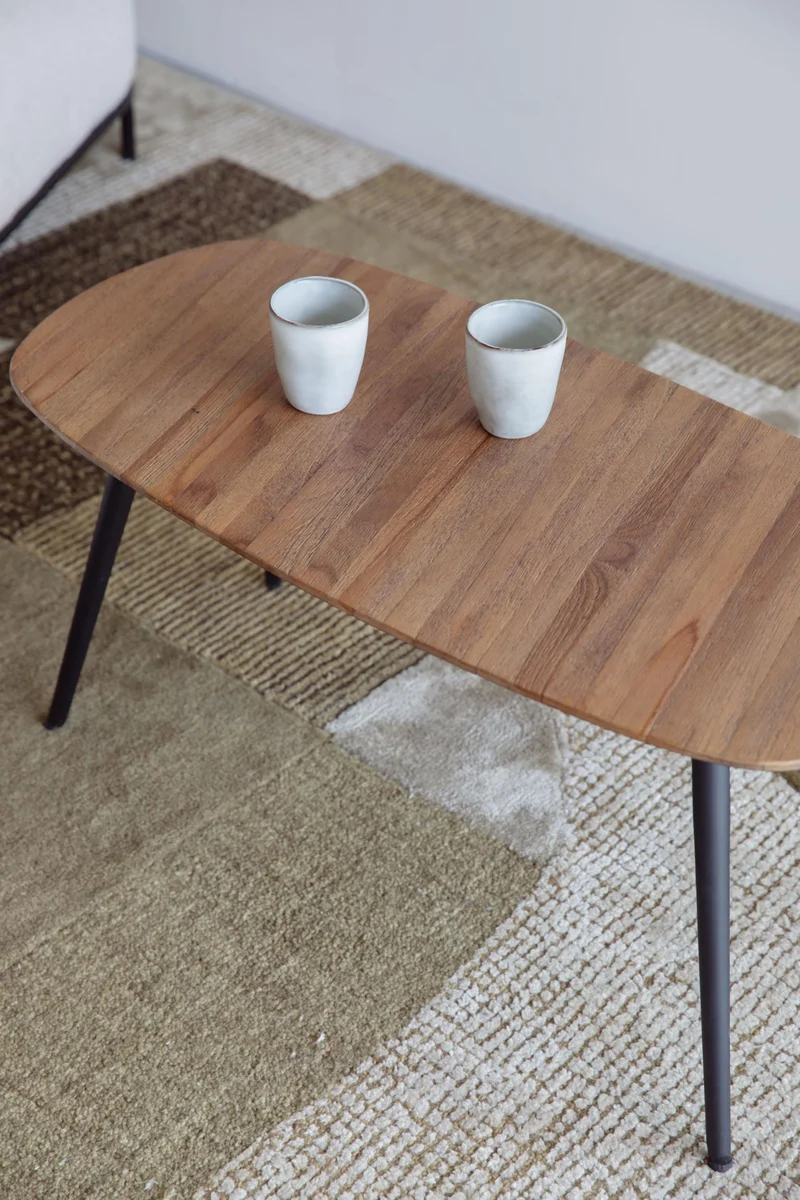 Couchtisch GUALDO aus recyceltem Teakholzfurnier von Zuiver