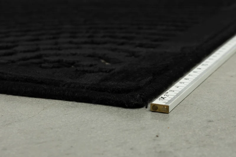 Teppich DOTS Pure Black in verschiedenen Größen von DutchBone