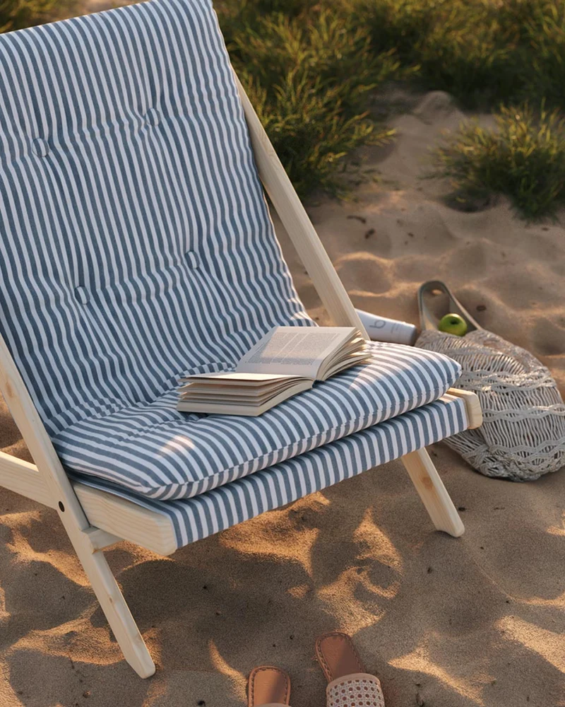 Design Klappsessel BOOGIE Beach Blue Buche massiv unfinished von Karup