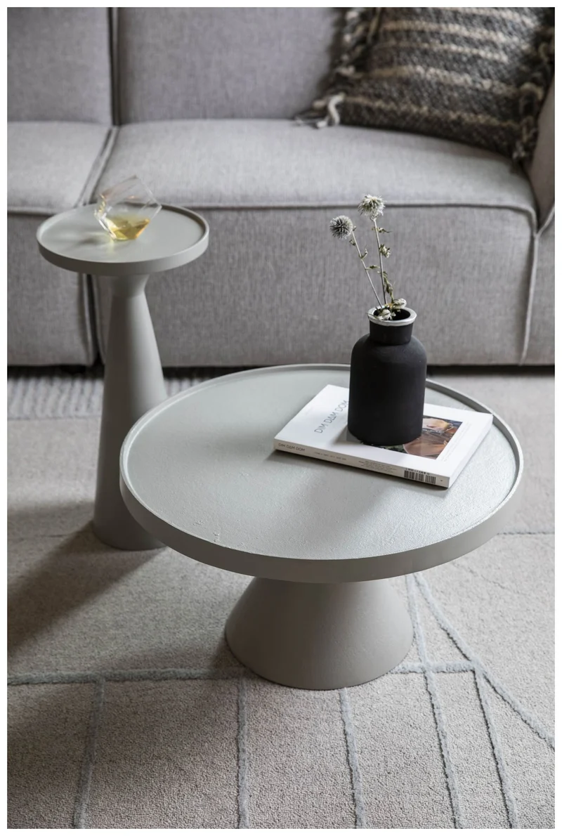 Runder Couchtisch FLOSS GREY von Zuiver aus Aluminiumguss Ø 60 cm