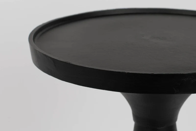 Beistelltisch FLOSS BLACK von Zuiver aus Aluminiumguss