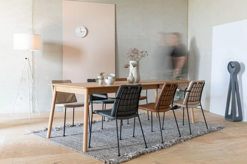 Esszimmerstuhl FAB BLACK mit perforierten Kunstleder von ZUIVER