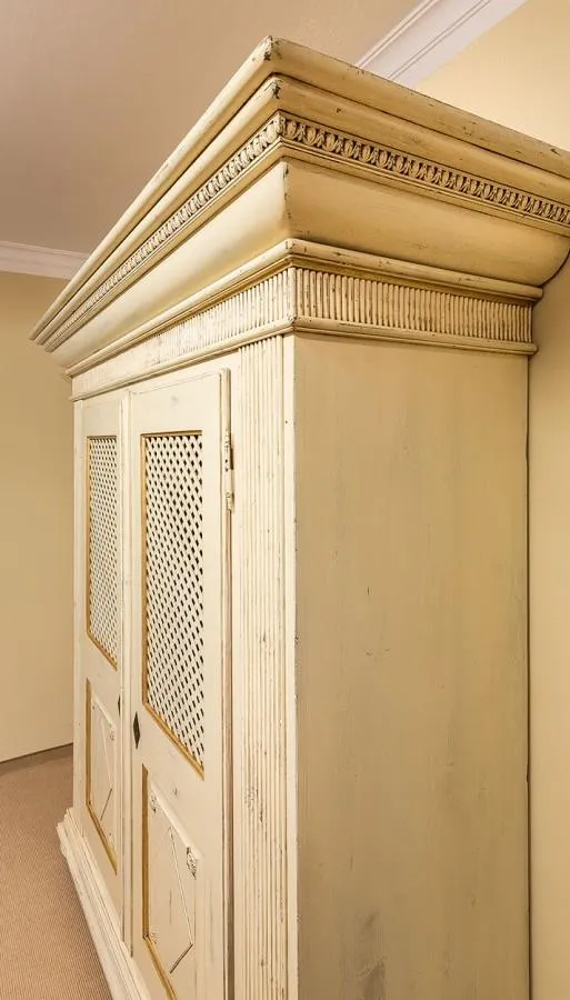 Schrank Dielenschrank LOIRE, 2 Türen handbemalte Oberfläche